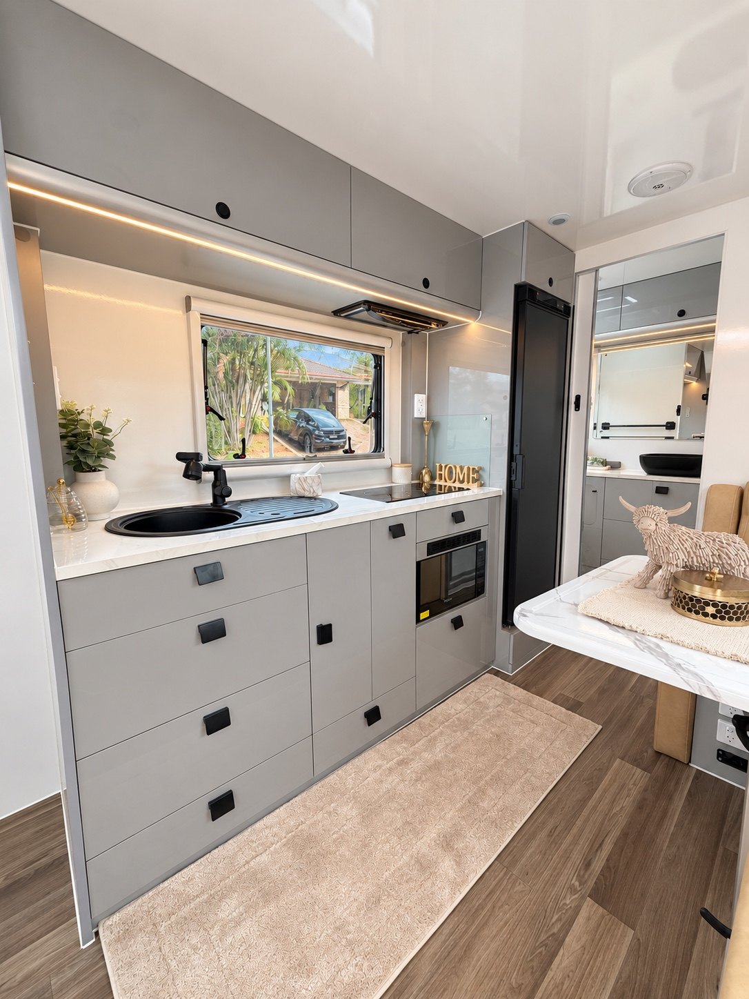 T17.5 Modern — Kitchen and cabinetry