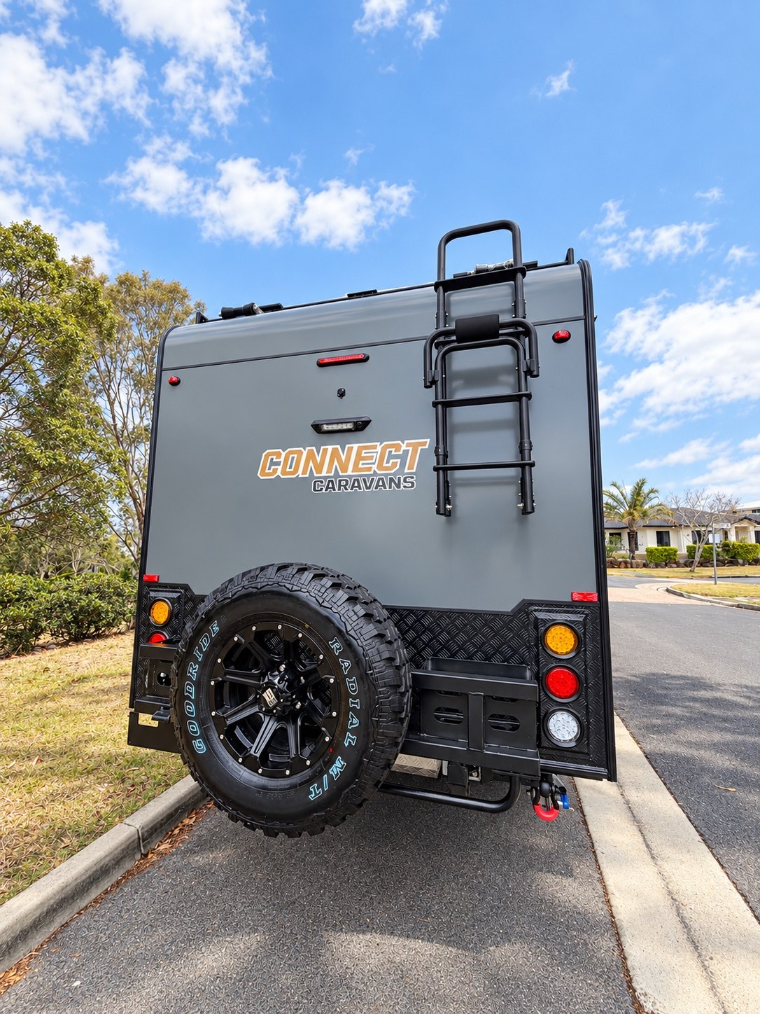 T17.5 Modern — Rear exterior and ladder